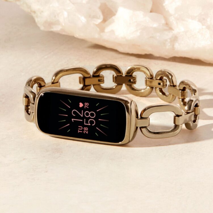 Thumbnail image for 'The Ultimate Guide to Wearing a Fitbit and Watch Together'.